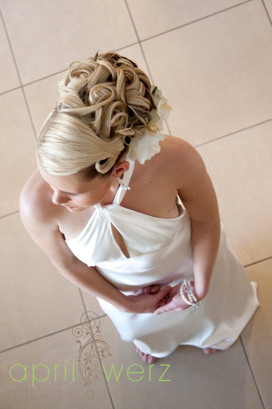 Winning hair style bridal with hair extensions