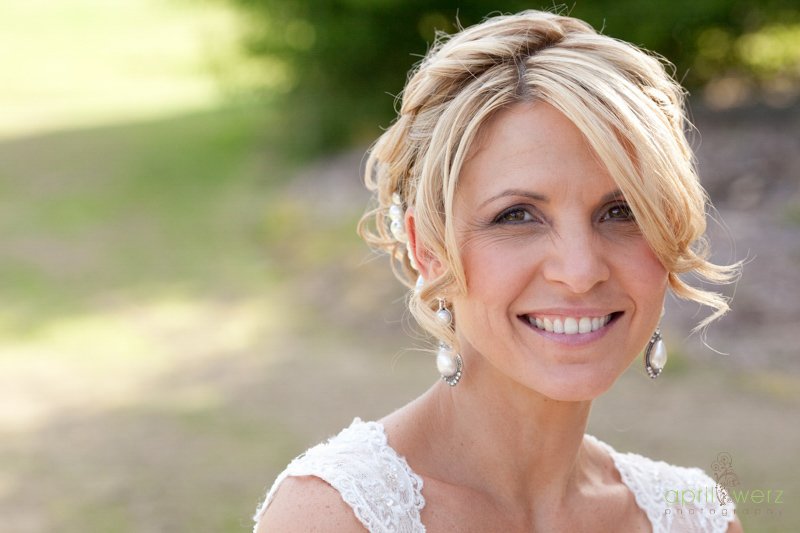 Bride with upstyle by Bellus Hunter Valley